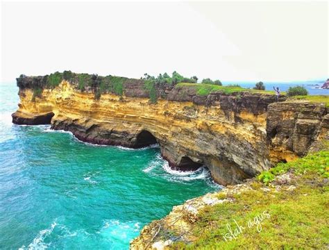 Karang Bolong Beach in Pacitan – Visit Indonesia – The Most Beautiful Archipelago in The World