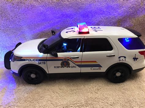 1/18 SCALE RCMP POLICE DIECAST FORD EXPLORER SUV UT WITH WORKING LIGHTS/SIREN | eBay