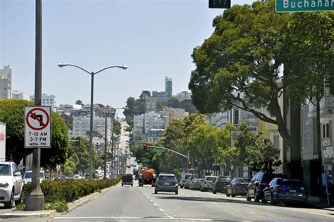 The famous zig-zag street in San Francisco, California