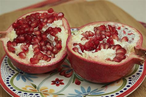 How to Juice a Pomegranate in a Juicer (with Pictures) | eHow