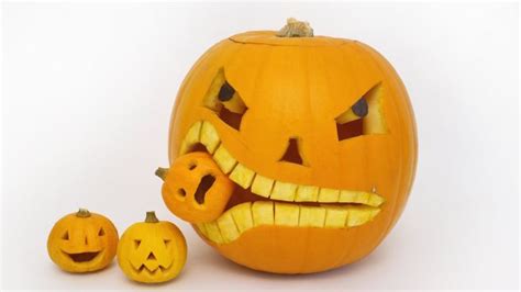 40 Pumpkin Carving Ideas - Jack-o’-Lanterns for Halloween 2020