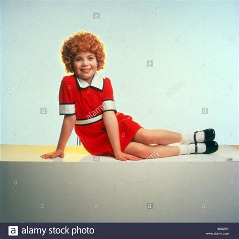 ANNIE (1982) - pictured: Aileen Quinn Stock Photo, Royalty Free Image: 130441043 - Alamy