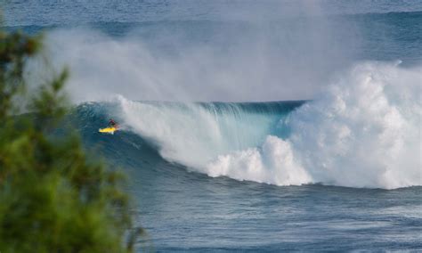 Jaws: The Ultimate Challenge for Big Wave Surfers - Yeeew! Mag