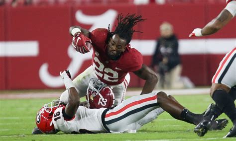 ALABAMA FOOTBALL Halftime Report: Crimson Tide vs. Georgia