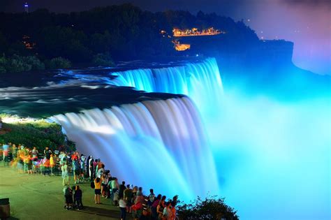 Niagara Falls in Ontario - Raging Waterfalls on the Niagara River – Go ...