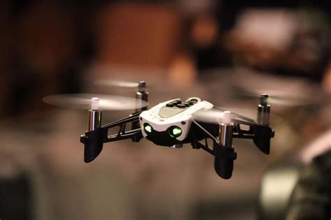 7 Best Indoor Drones 2022 : Ultimate Buying Guide - DronesWatch