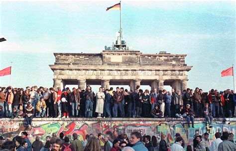 Vigil Atop the Berlin Wall | A Visual Guide to the Cold War