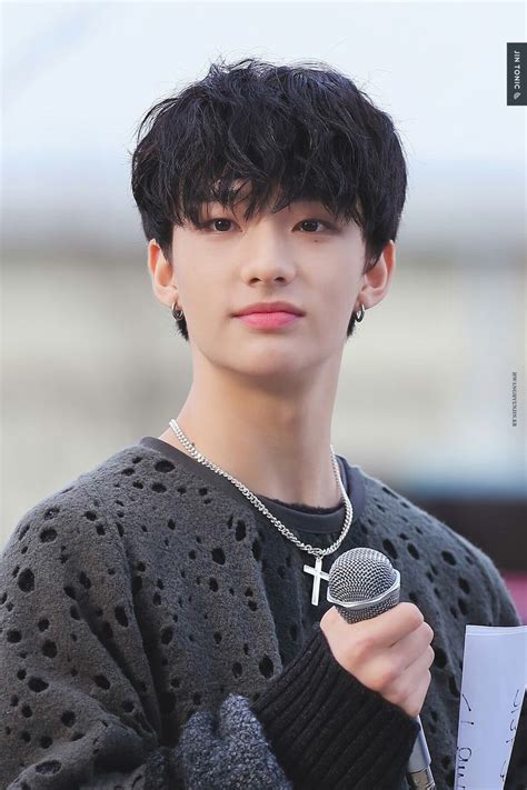 Hwang Hyunjin Stray Kids | Celebrities funny, Straykids hyunjin photoshoot, Stray kids fashion