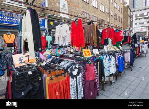 England, London, Shoreditch, Petticoat Lane, Street Stall Stock Photo - Alamy