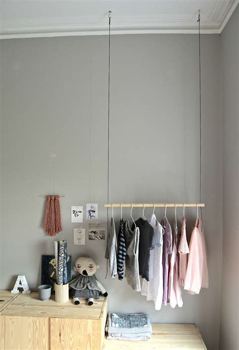 Hang on! With this DIY hanging clothes rack - DIY home decor - Your DIY Family