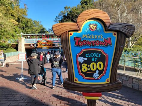 New Sign for Mickey’s Toontown Closing During Fireworks at Disneyland - Disneyland News Today