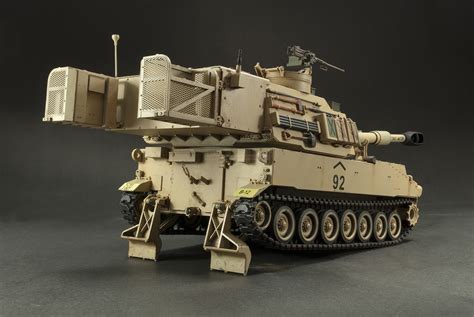 1/35 M109A6 HOWITZER "PALADIN" by AFV club - at Jaguar Models