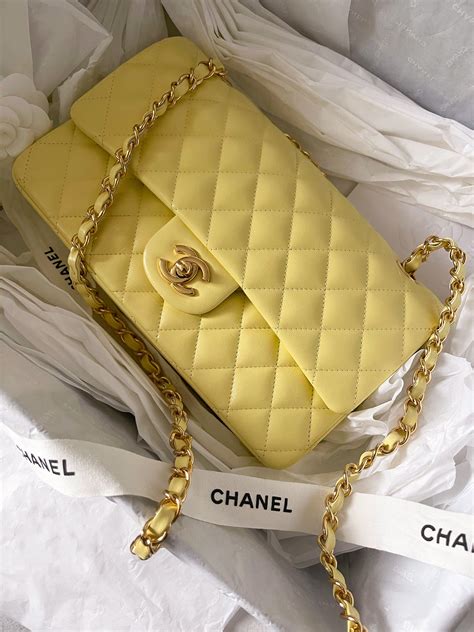 Introducir 30+ imagen chanel yellow bag - Abzlocal.mx