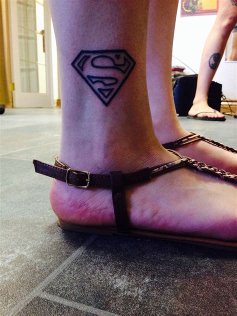 Small, simple superman tattoo | Superman tattoos, Marvel tattoos, Tattoos