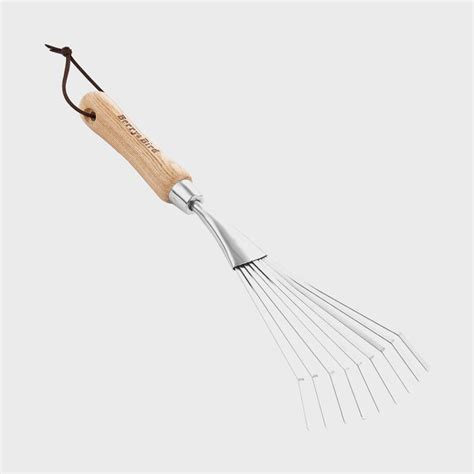 11 Best Leaf Rakes for 2022 | The Family Handyman