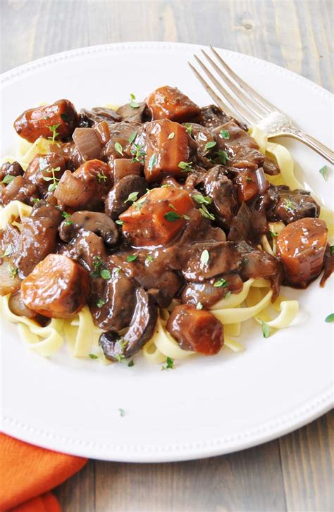 Vegan Mushroom Bourguignon - Veganosity