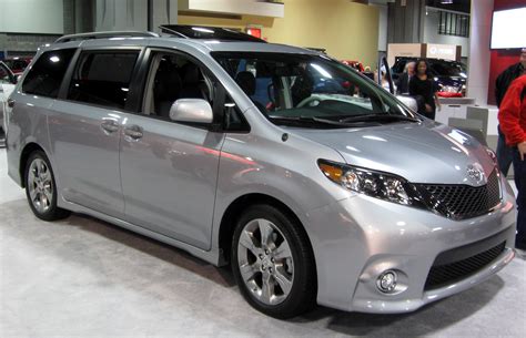 2012 Toyota Sienna - Information and photos - MOMENTcar