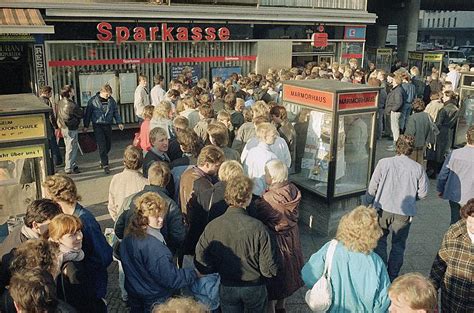 German Reunification: archive pictures show Unity Day as it happened 30 years ago | Euronews