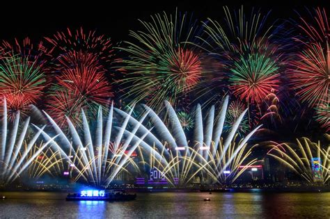 Hong Kong welcomes 2019 with fireworks | ABS-CBN News