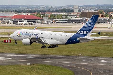 airbus-a380-landing - Air Data News