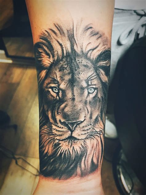 12+ Best Lion Tattoo Ideas - Lions With Blue Eyes | Page 2 of 3 | PetPress