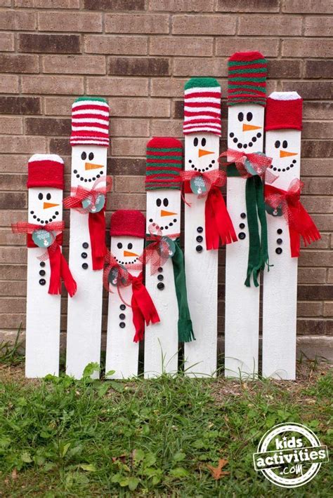 DIY Kid-Sized Wooden Christmas Snowman Keepsake | Manualidades navideñas, Artesanías navideñas ...