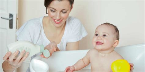 Bathing A Newborn: Guide To All Baby Bath Types - Baby Bath Moments