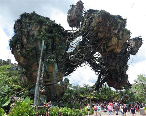 How Does Pandora - The World Of Avatar Reflect James Cameron's Film?