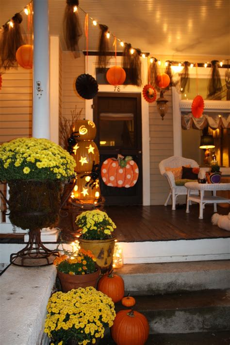 50 Chilling and Thrilling Halloween Porch Decorations for 2021