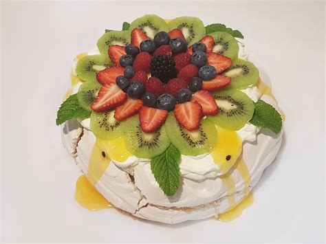 File:Pavlova, dessert.jpeg - Wikimedia Commons