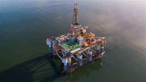 Drilling Pictures Of Oil Rig Workers - Drilling For Data Drones Make Life Safer For Oil Rig ...