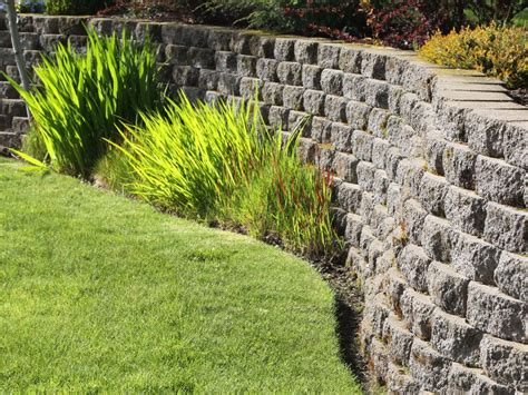 How To Build A Retaining Wall With Stone Blocks