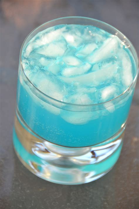 Electric Blue Cocktail | I Sing In The Kitchen