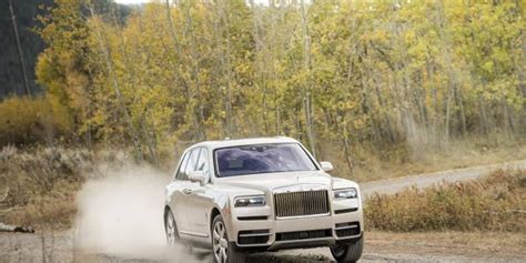 Rolls-Royce Cullinan in gold