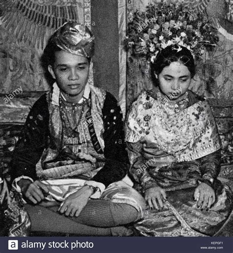 Minangkabau wedding hi-res stock photography and images - Alamy ...