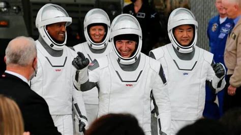 'SpaceX, this is Resilience': 4 astronauts begin 6-month stay on space ...