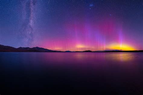 Aurora Australis over Lake Tekapo, New Zealand (last night) [2048x1365] : ElectricUniverse