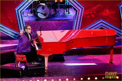 Elton John Performs '(I'm Gonna) Love Me Again' at Oscars 2020 (Video): Photo 4434350 | 2020 ...