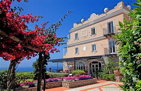 Hotel Luna | Italy hotels, Capri italy, Days hotel