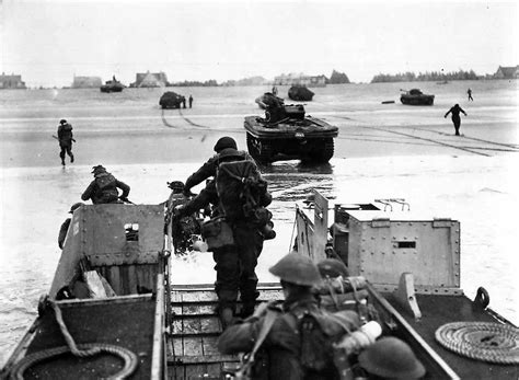 East Yorkshire Regiment Land at Queen Red Sector, Sword Beach D-Day | World War Photos