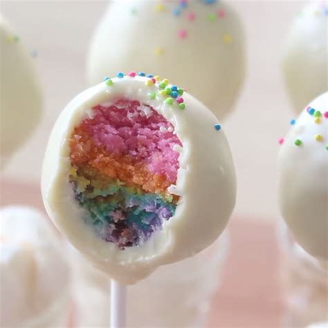 Surprise Rainbow Cake Pops | Recipe | A Little Something Sweet | Receitas com chocolate ...