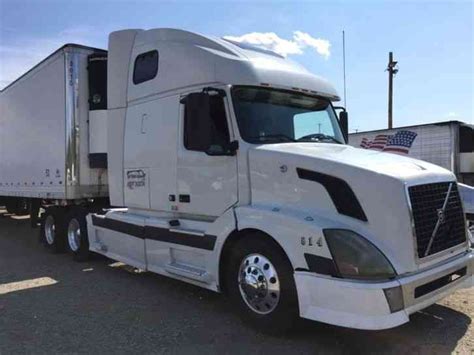 Volvo VNL 670 (2006) : Sleeper Semi Trucks