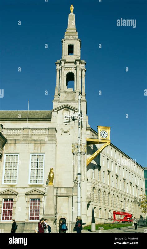 Leeds Civic Hall Stock Photo - Alamy