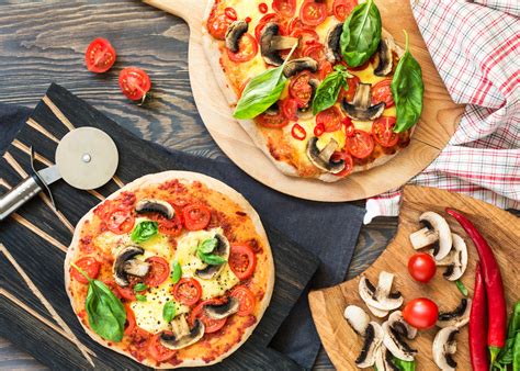 3 Healthy Pizza Toppings – Kayla Itsines