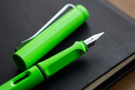 LAMY safari fountain pen - green