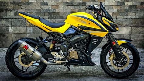 Bajaj Pulsar NS 200 Modified To Look Like KawasakiZ1000