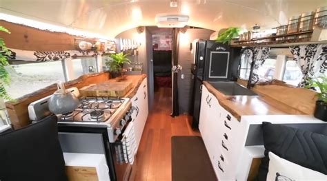 Lucy Is a 1987 Bluebird Transformed Into a Functional RV With an Amazing Kitchen - autoevolution