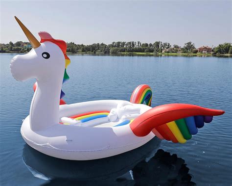 Giant Party Island Unicorn Float - GeekAlerts