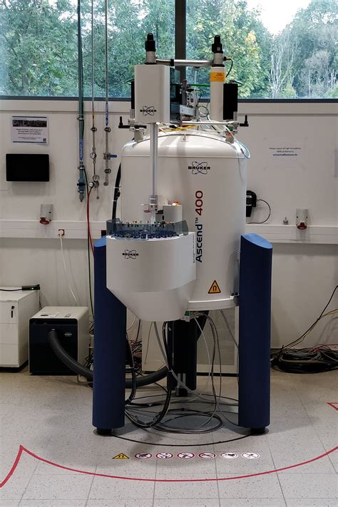 Nuclear magnetic resonance (NMR) spectroscopy Bruker Avance III HD 400 MHz – SOLVOMET