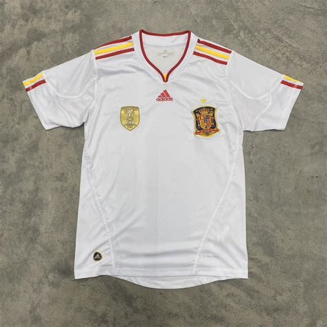 Spain Soccer Jersey Medium 27.5 x 19 Condition... - Depop